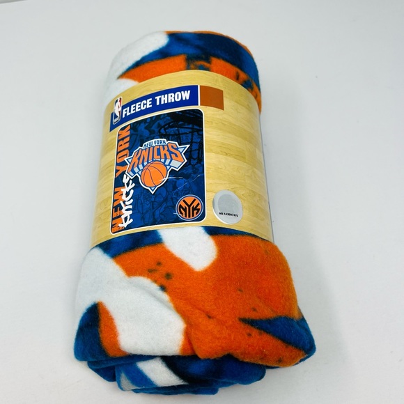 NBA**NEW YORK KNICKS Fleece Throw**50โ x 60โ NEW!! - Picture 4 of 4